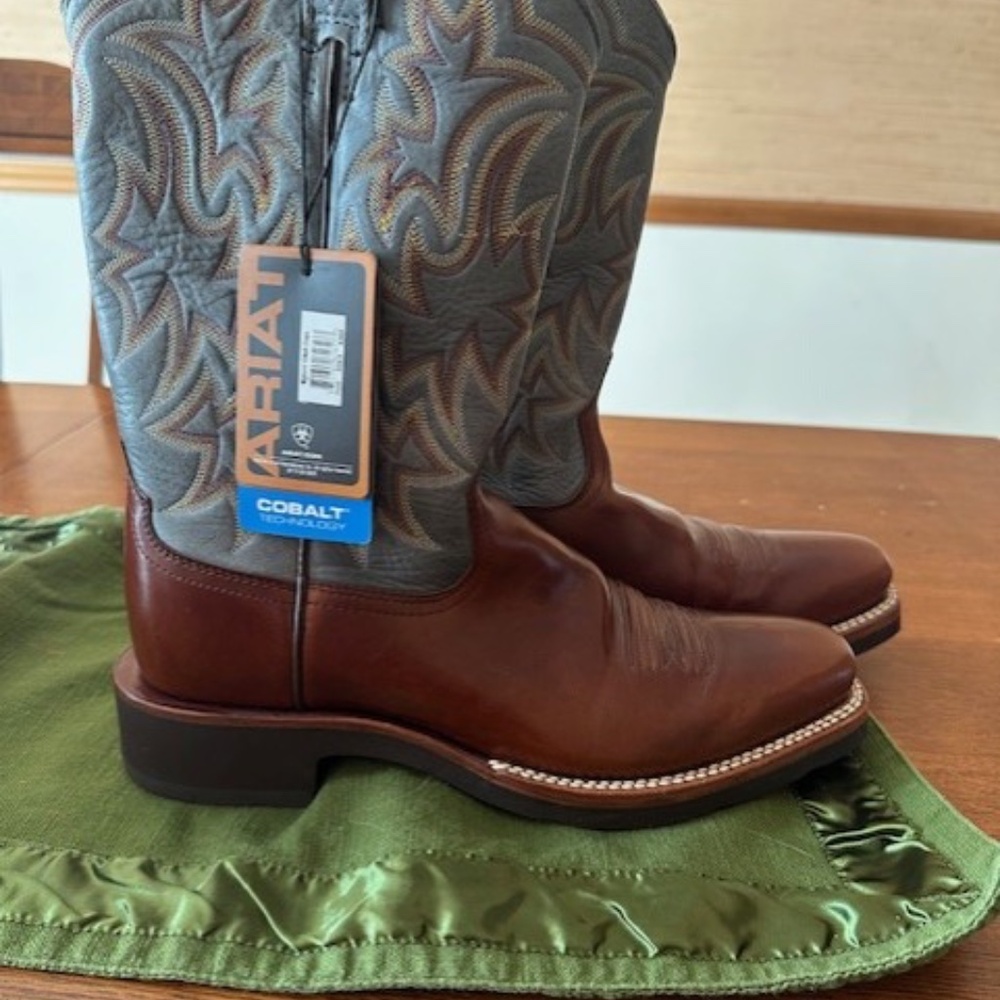 New Women's Ariat Cowboy Boots - Picture 2 of 6